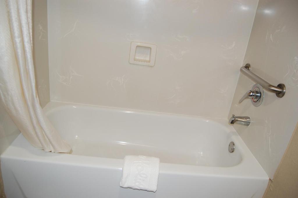 Pleasant Hill Inn - King Room
