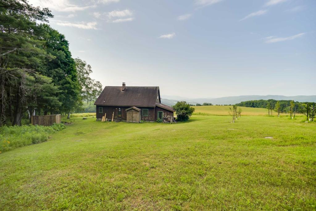 Bennington Cabin with Deck and Views of 3 States!, Bennington Updated