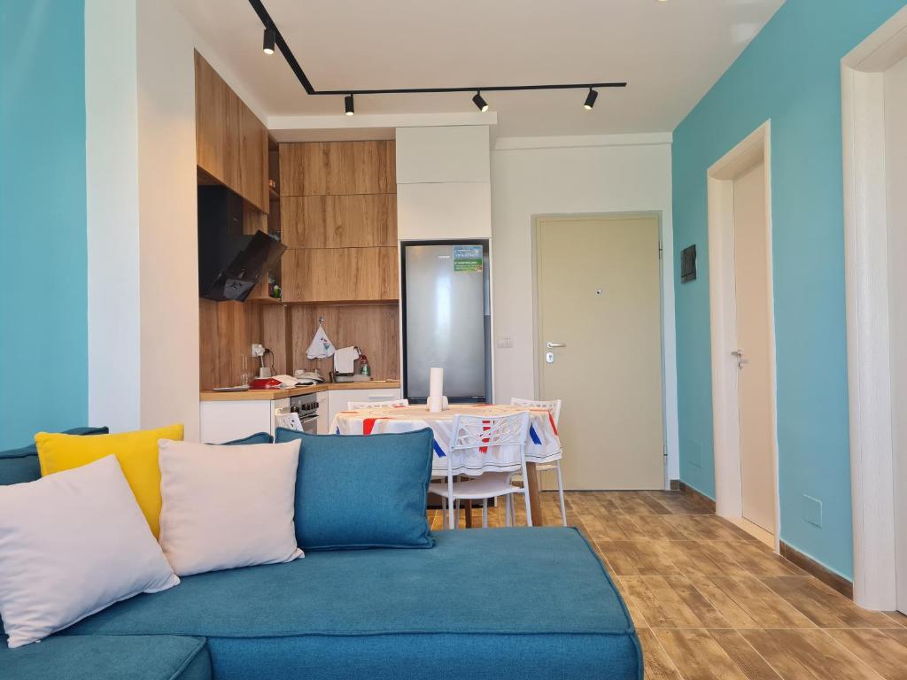 Teal Apartment - Image 5