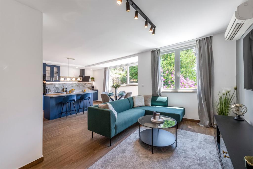 Blue Sky Apartment