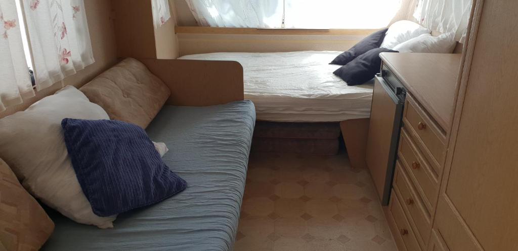 Postel nebo postele na pokoji v ubytování coté plage caravane front de mer