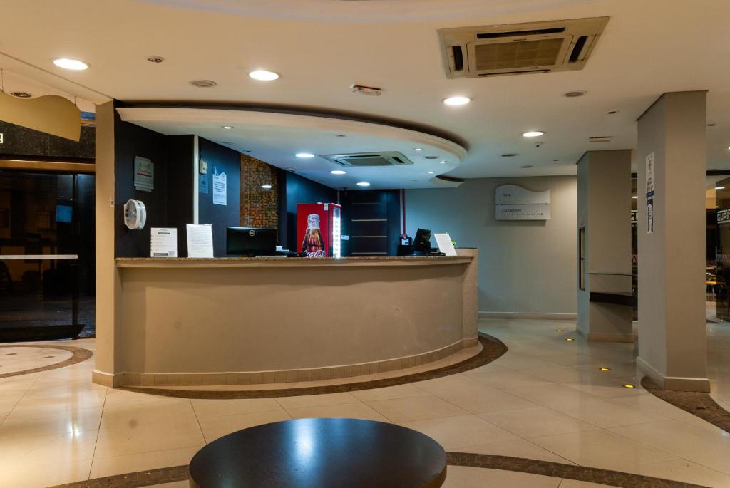 Vstupní hala nebo recepce v ubytování Master Curitiba Hotel - 1,6 km do Estádio Couto Pereira - Show