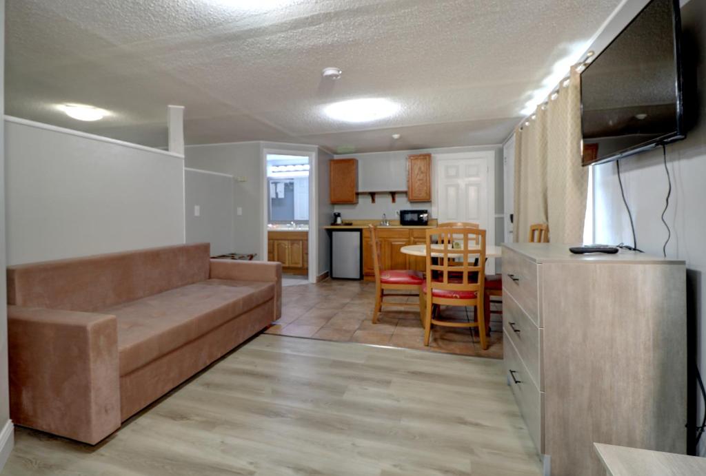 Kuchyň nebo kuchyňský kout v ubytování Windrift Motel