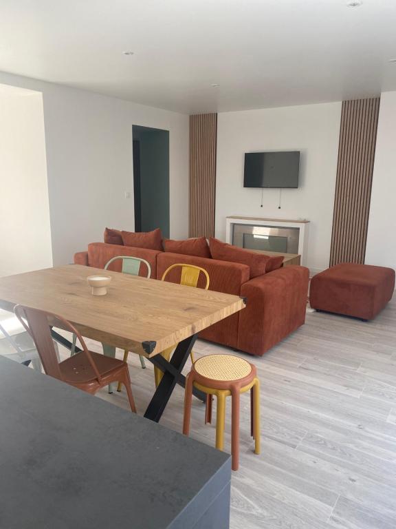 a living room with a couch and a table and chairs at Villa chic 3 chambres ,2 SDB in Châtellerault