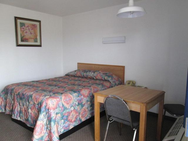 Motel 10 - Queen Room