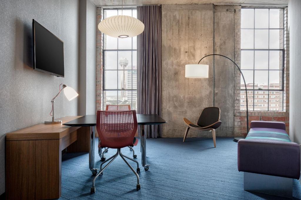 Aloft Dallas Downtown - ALOFT, SUITE, 1 KING