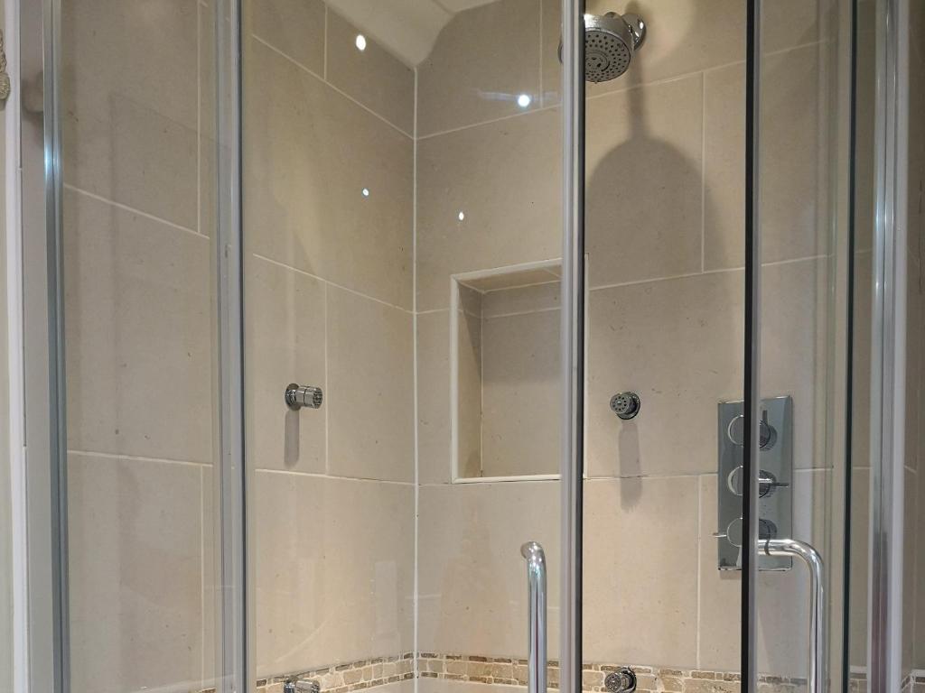 The Commercial Bar & Hotel - Resim 8