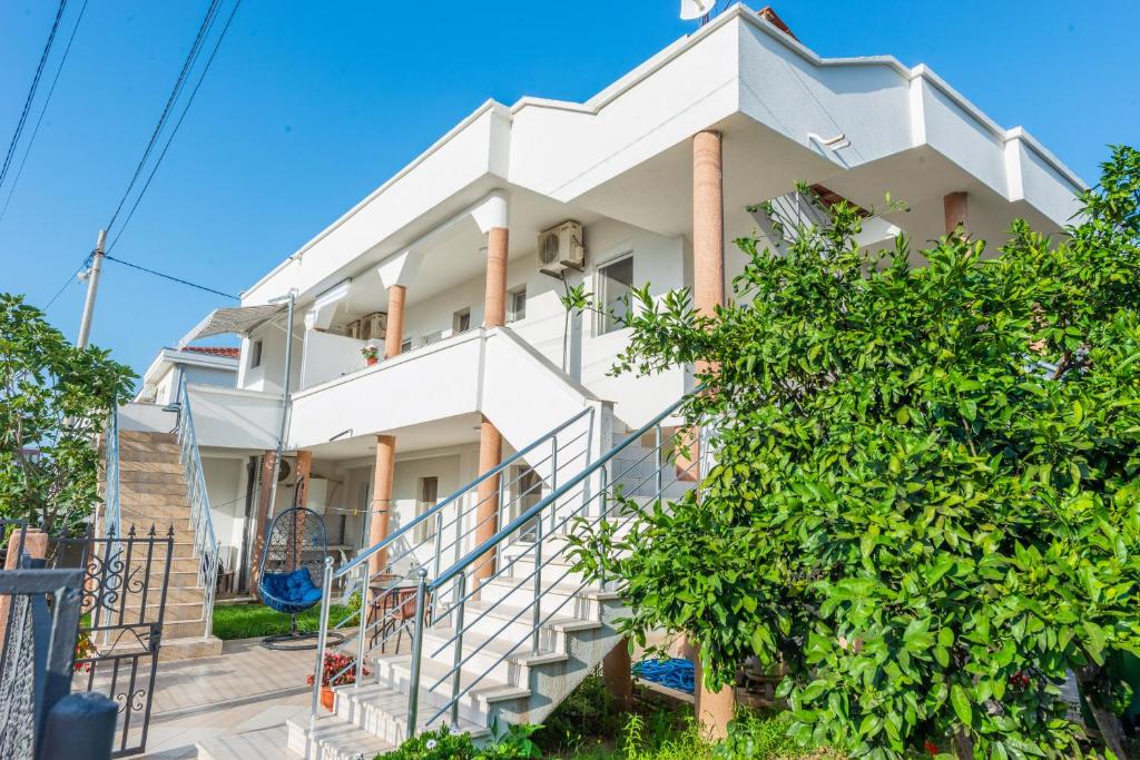an image of a white house with stairs at Apartmani Medovic in Ulcinj