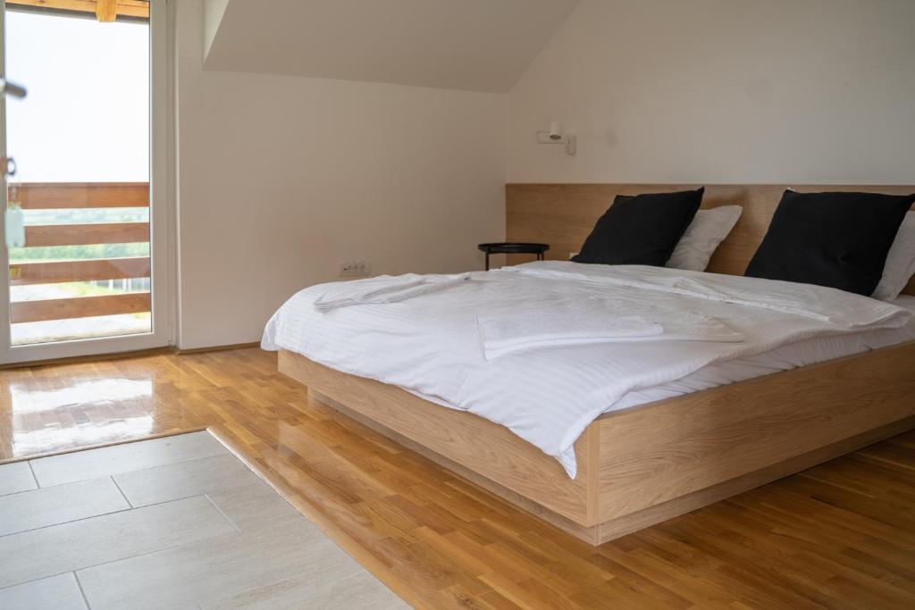Postel nebo postele na pokoji v ubytování Apartmani Vinarije IN