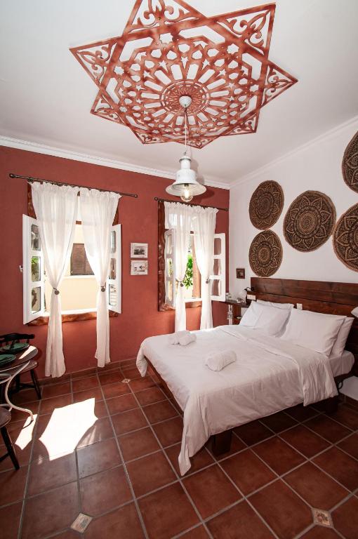 Tango Suites tesisinde bir odada yatak veya yataklar