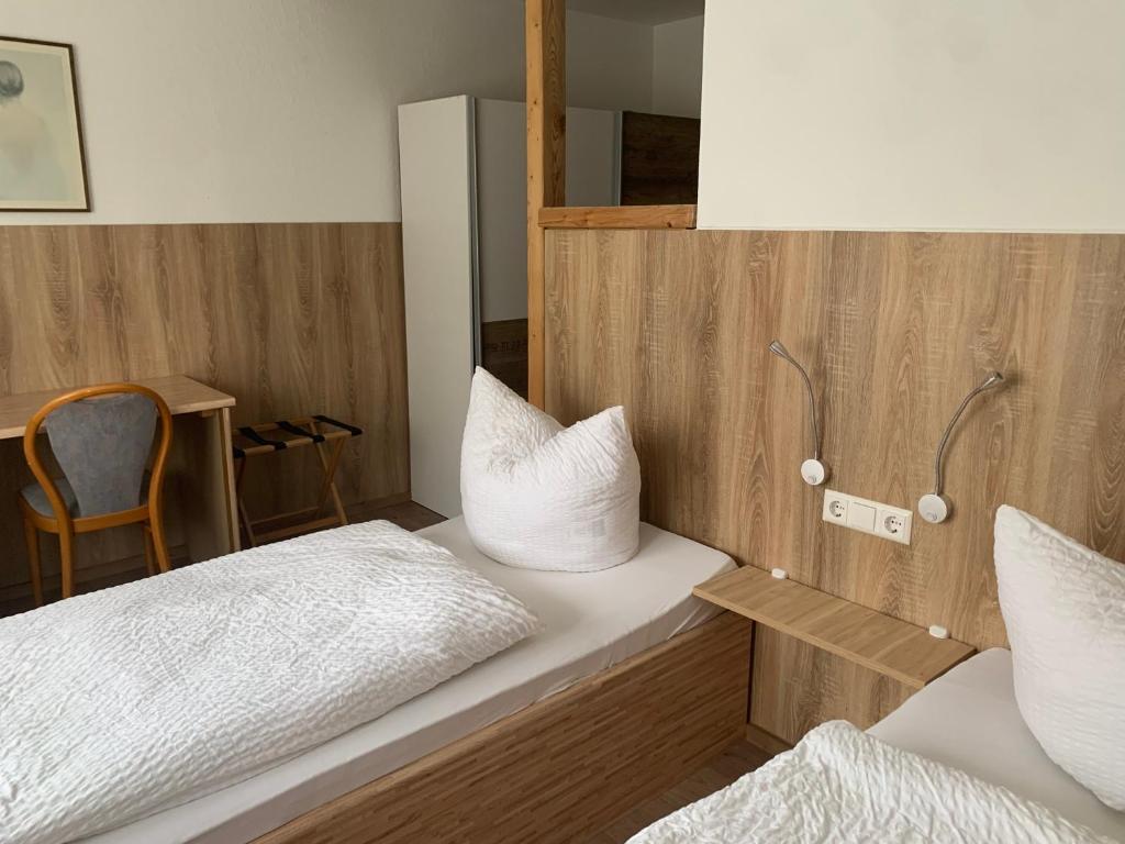 Hotel Schweizerhof - Standard Twin Room