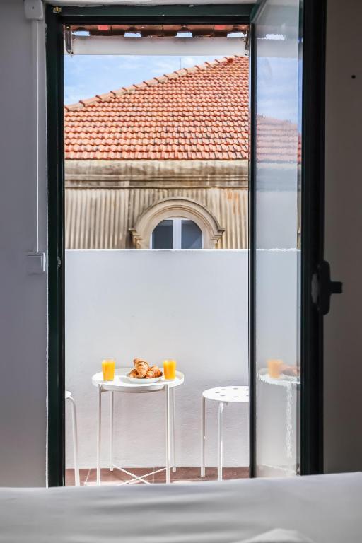 Cozy 3 Bedroom Apt in lively Bairro Alto