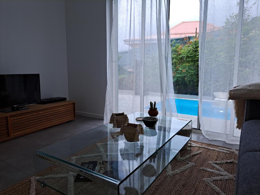 Bazén v ubytování Les Villas Jalnas logement HATEYA nebo v jeho okolí