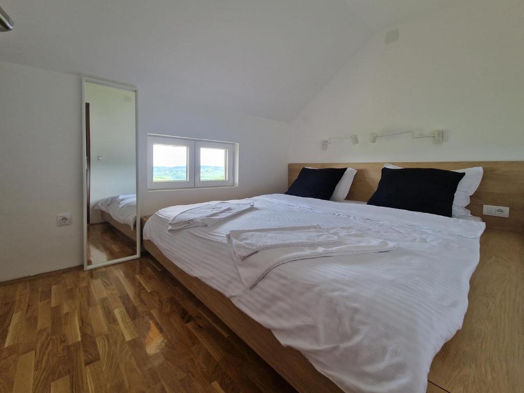 Postel nebo postele na pokoji v ubytování Apartmani Vinarije IN