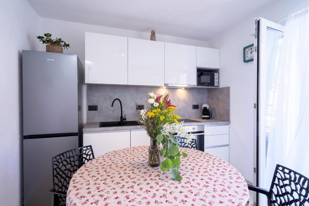 Zdjęcie z galerii obiektu Vacation home Jadranko w mieście Gdinj