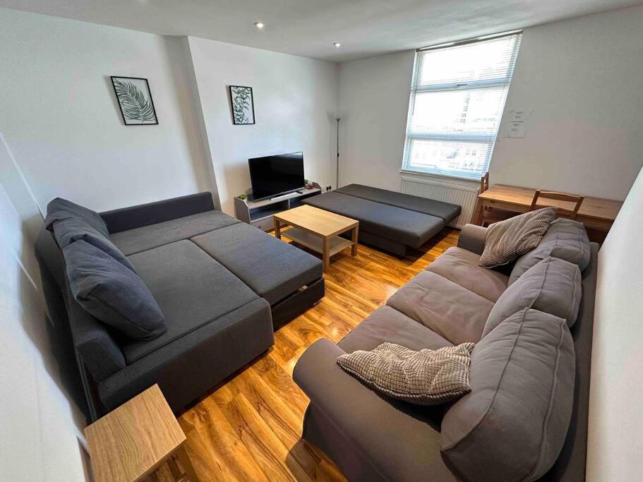 Comfortable 1 bedroom and double sofa bed flat, London – Updated 2024 Prices