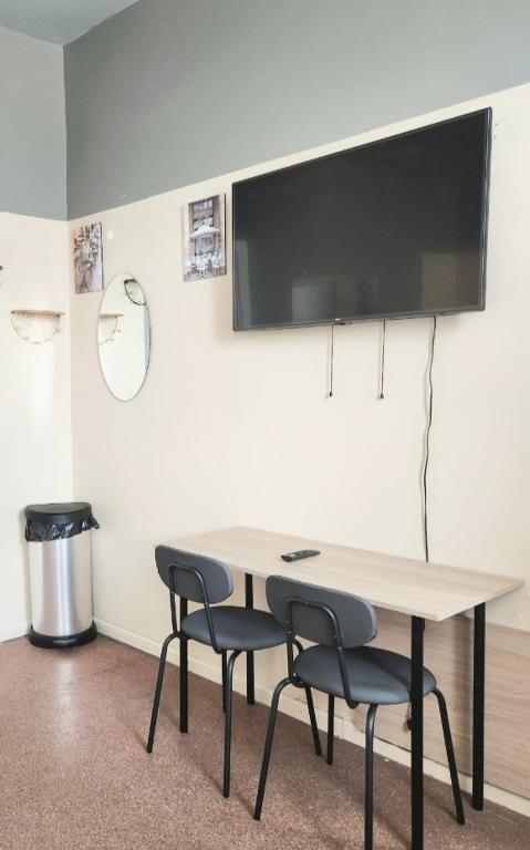 TV a/nebo společenská místnost v ubytování Hostel Riga KVANT