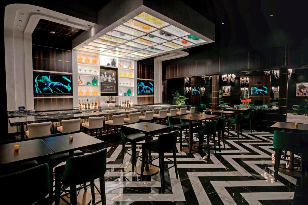 Ein Restaurant oder anderes Speiselokal in der Unterkunft Scarlet Pearl Casino Resort 