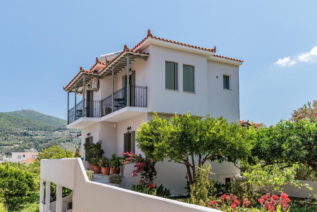 Gallery image of Casa Verde Summer Studios in Skopelos Town