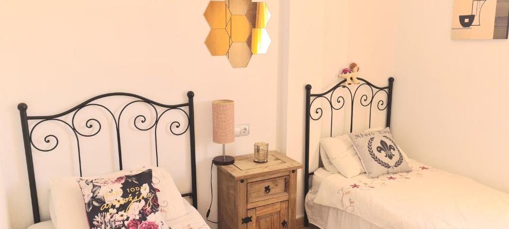 Posteľ alebo postele v izbe v ubytovaní Bright & Airy Sea View Apartment