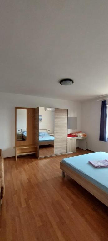 Postel nebo postele na pokoji v ubytování Apartments Zoran