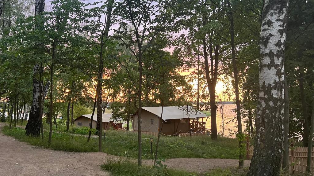 Příroda nedaleko luxury tent