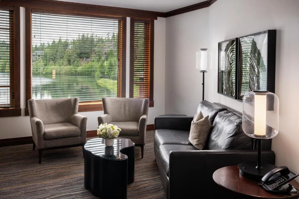 One-Bedroom Suite with Lake View
