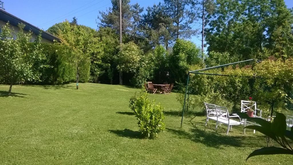 Un jardín fuera de Riv'Hotel