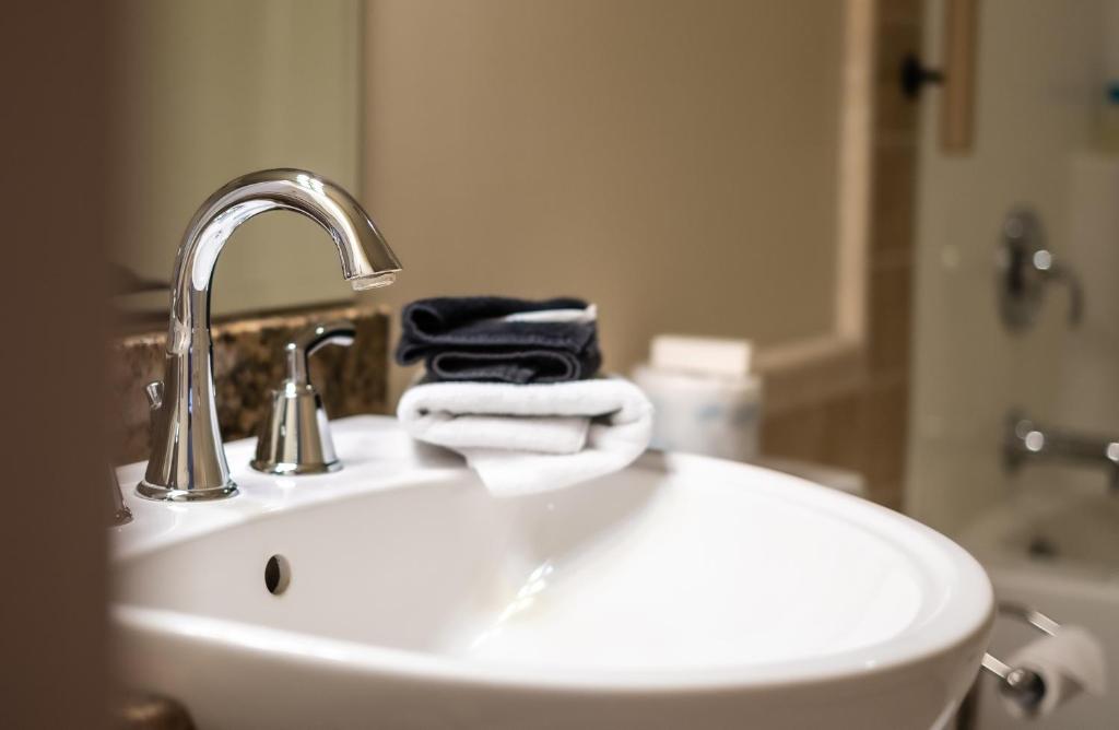 Koupelna v ubytování Kaslo Hotel