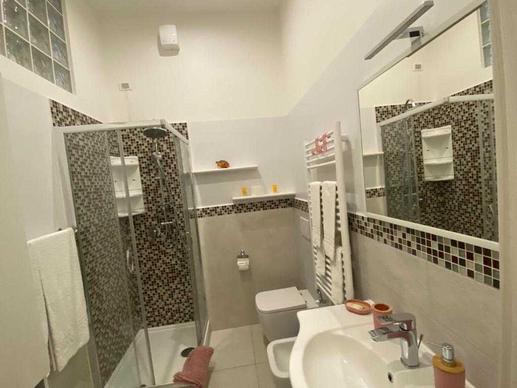 Koupelna v ubytování Titi Rooms
