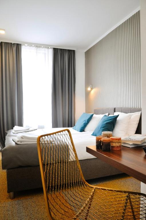 Postel nebo postele na pokoji v ubytování Heritage Hotel Petrakija