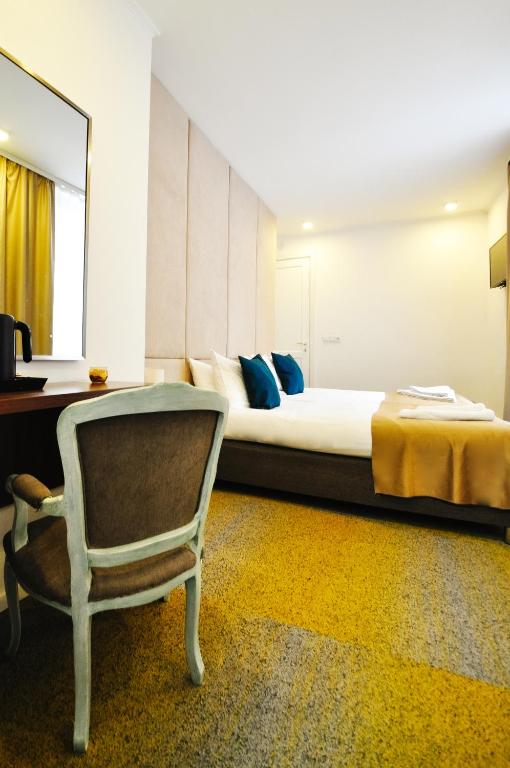 Postel nebo postele na pokoji v ubytování Heritage Hotel Petrakija