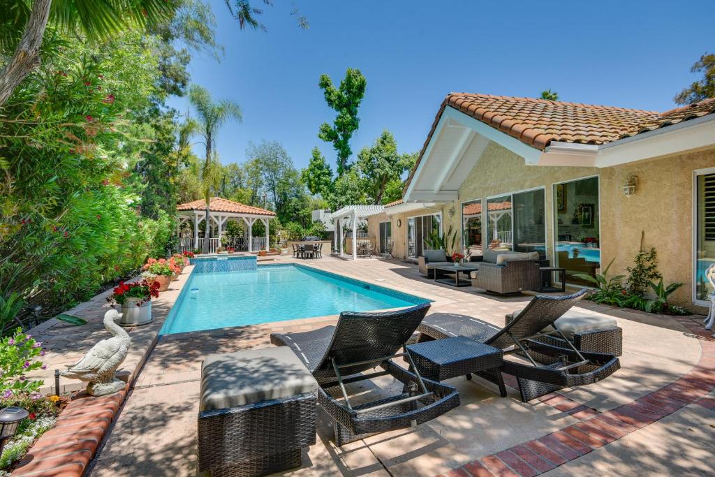 Holiday home Sprawling Encino Getaway with Outdoor Pool and Hot Tub