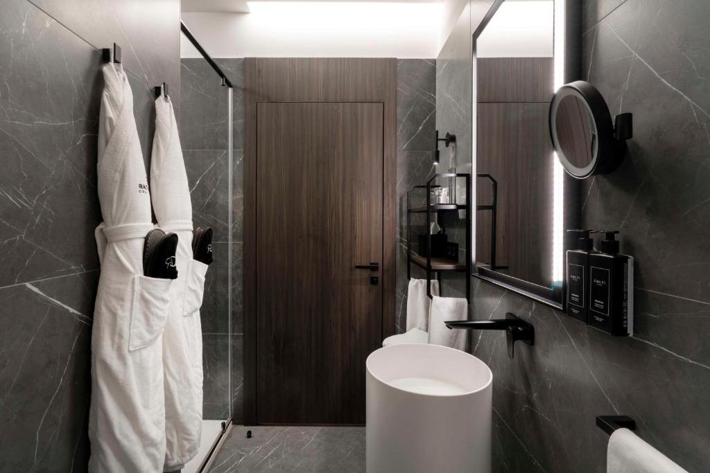 Koupelna v ubytování Radisson Collection Hotel, Palazzo Touring Club Milan