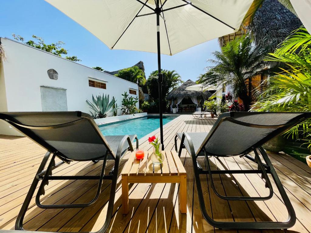 Bazén v ubytování Leeloo Boutique Hotel nebo v jeho okolí