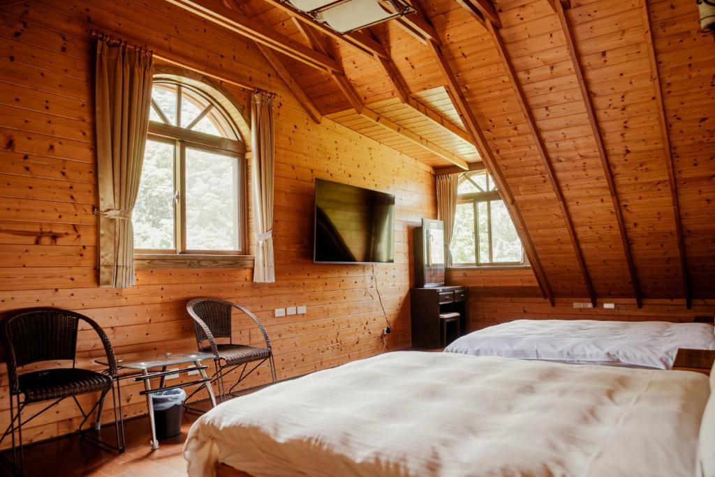 TV a/nebo společenská místnost v ubytování Rong Yuan Gu Homestay