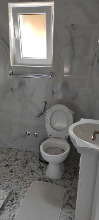Kopalnica v nastanitvi Apartmani Simić
