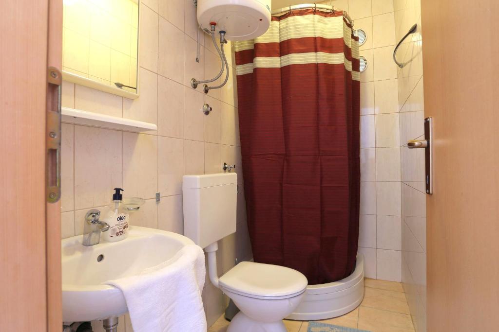 Koupelna v ubytování Apartments and rooms with parking space Tucepi, Makarska - 5263