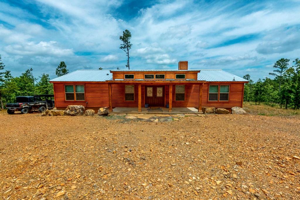 Vacation Home Cane Break Log & Stone Cabins, Stringtown, OK