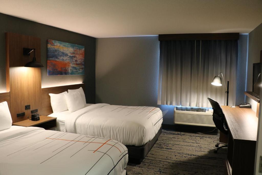 La Quinta by Wyndham Chicago Gurnee photo