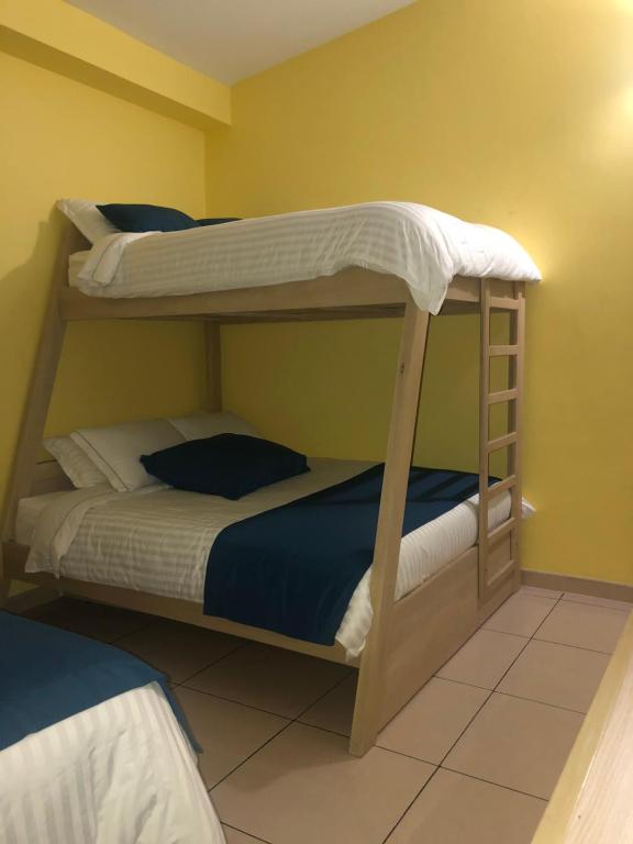 Voodi või voodid majutusasutuse Hostel paradise St toas