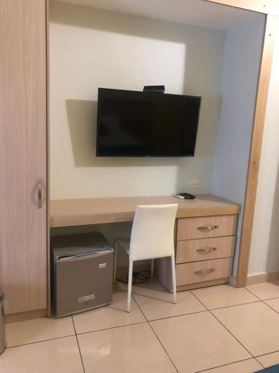 Televiisor ja/või meelelahutuskeskus majutusasutuses Hostel paradise St