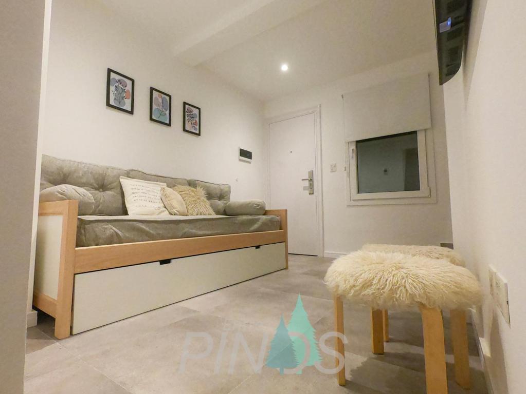 a living room with a couch and a tv at Departamento Entre Pinos in San Carlos de Bariloche