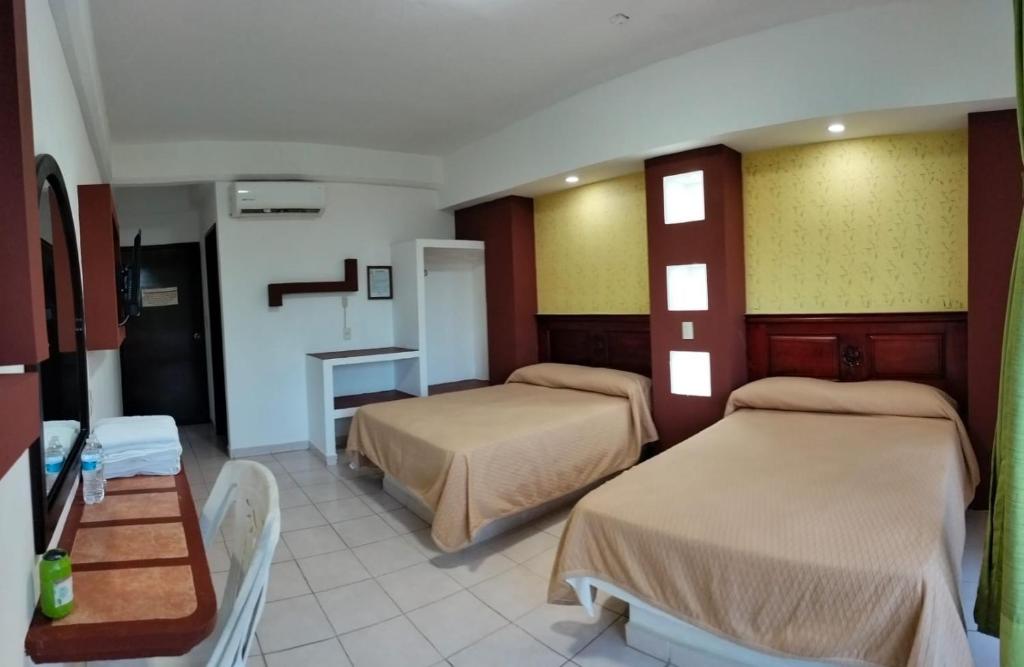 Postel nebo postele na pokoji v ubytování Hotel Real del Quijote a sólo 50 metros de la playa
