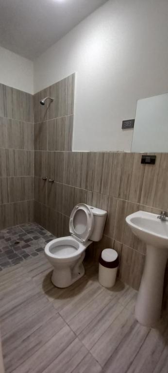 Koupelna v ubytování Hospedaje Miraflores