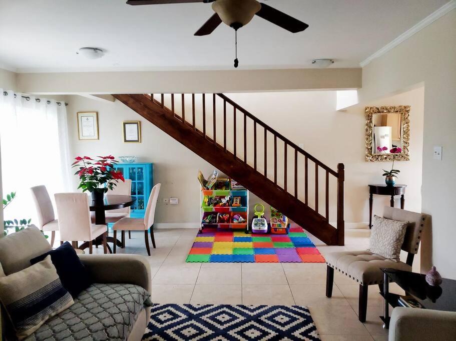 family-friendly-2-bedroom-penthouse-apartment-billy-dun-updated
