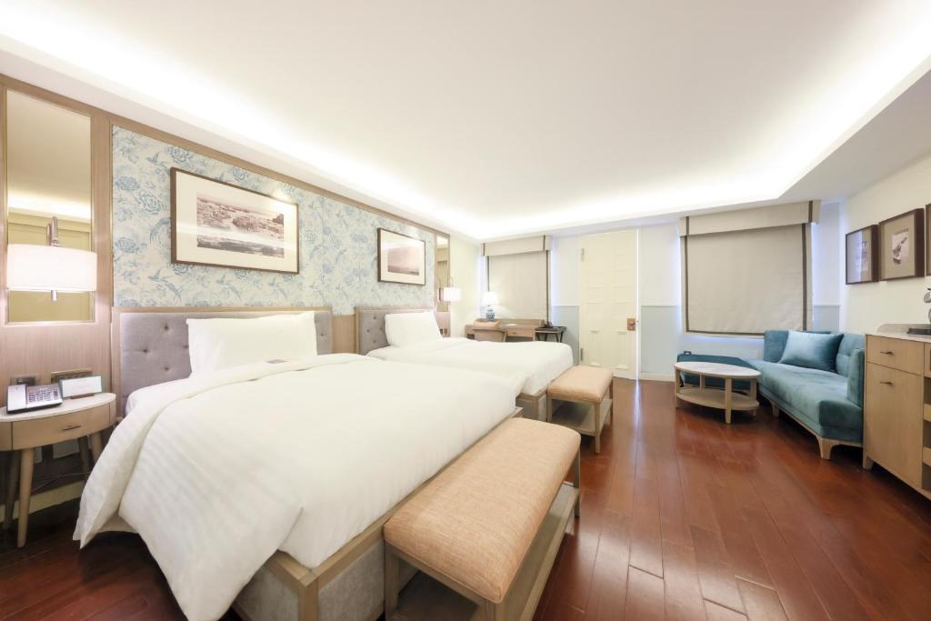 Postel nebo postele na pokoji v ubytování Tai O Heritage Hotel