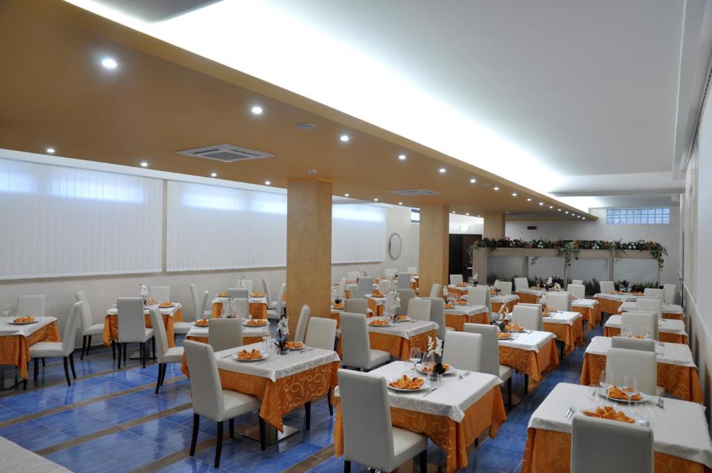 Restaurace v ubytování Hotel Porta Rosa