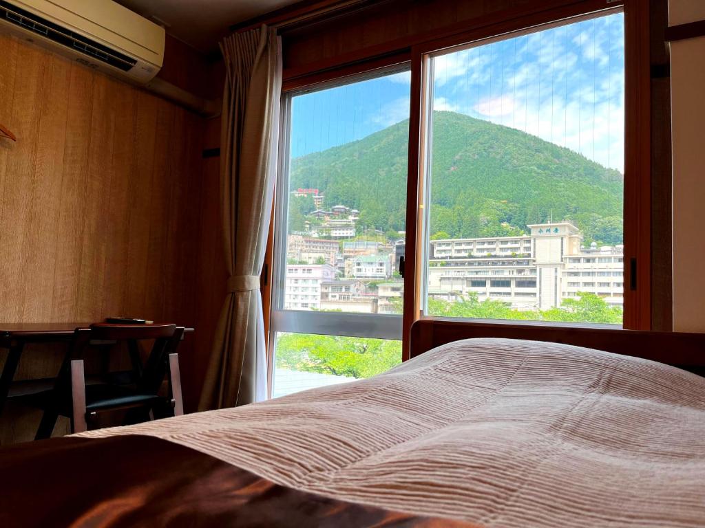 Nespecifikovaný výhled na hory nebo výhled na hory při pohledu z hotelu