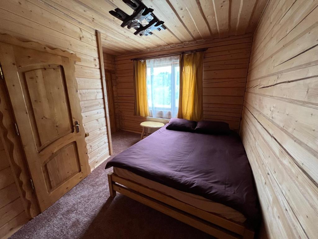 Postel nebo postele na pokoji v ubytování Котедж Mezohat